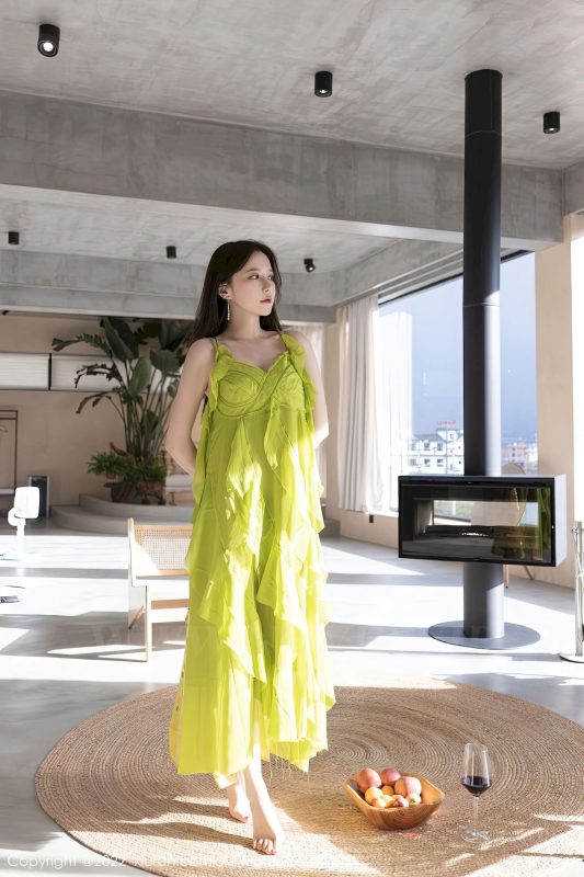 [秀人XiuRen] No.5979 模特鱼子酱Fish - 多色长裙+情趣睡裙明艳旅拍-御萝部落