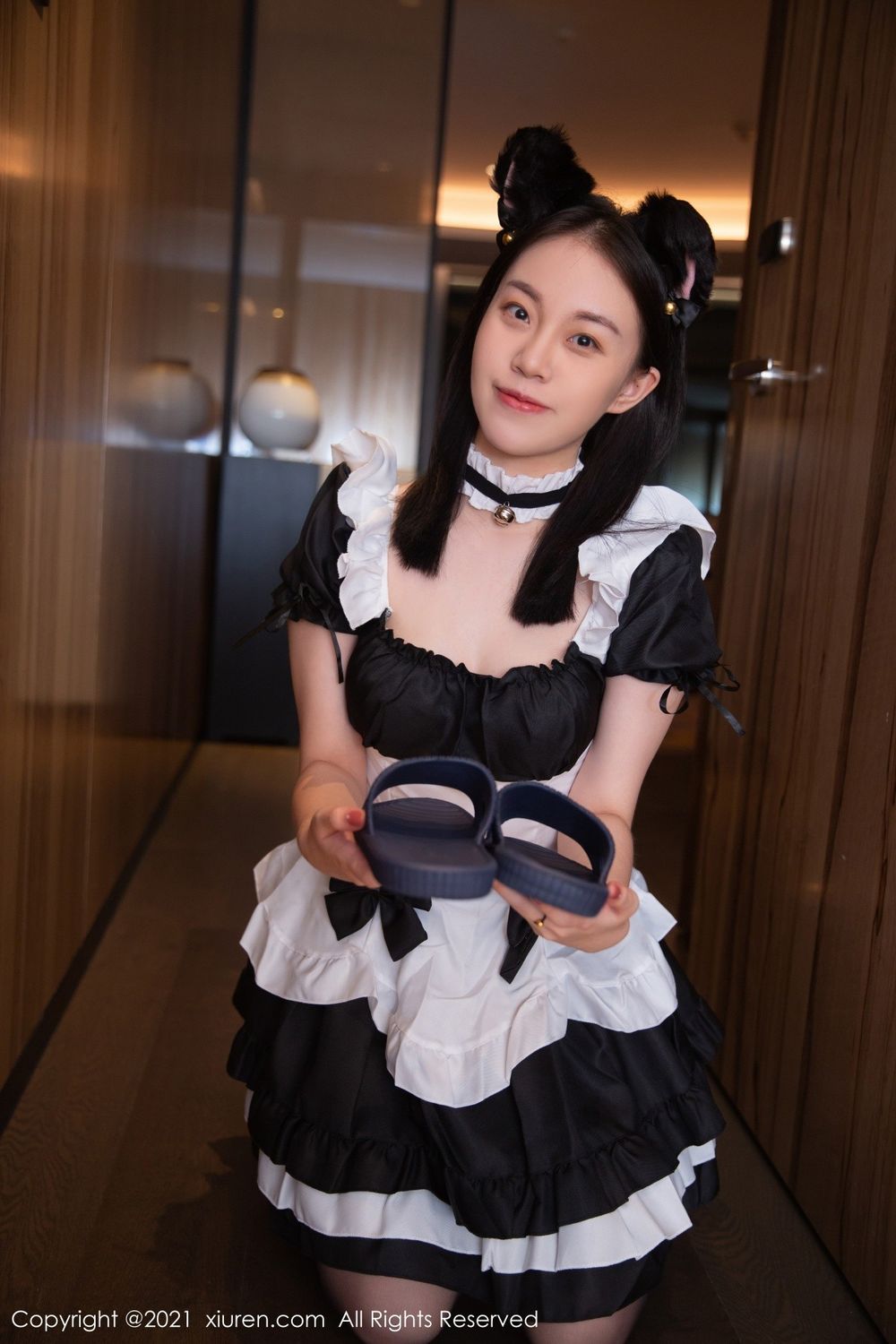 美女模特一颗甜蛋黄a黑丝美腿深夜女仆服务性感写真