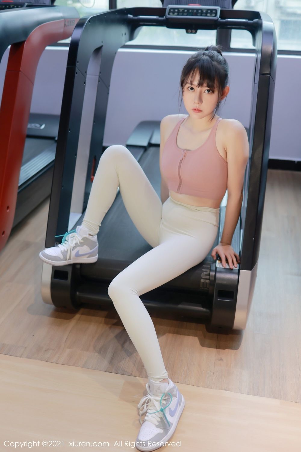 新人模特韩希蕾健身房紧身裤运动内衣服饰性感写真
