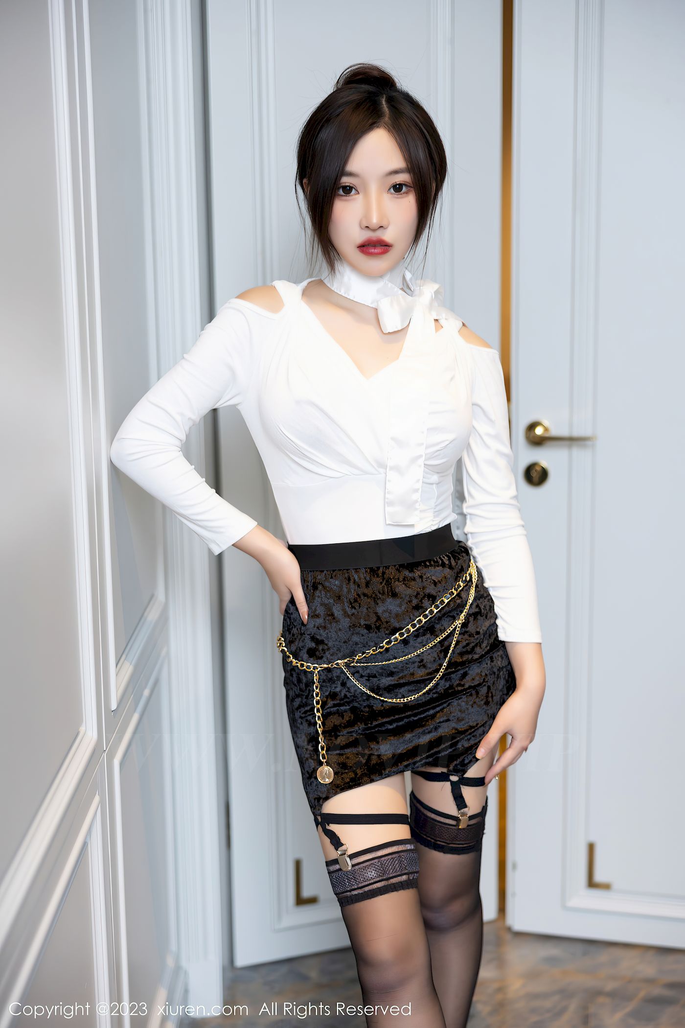 可可Cheese白色上衣搭配黑色短裙首套写真