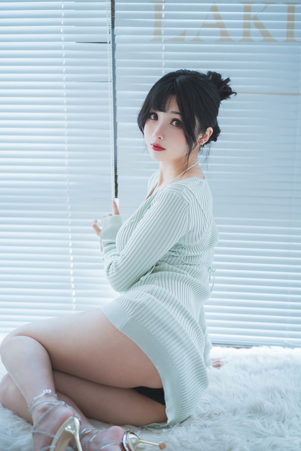 网络美女rioko凉凉子深V针织裙居家黑色内衣系列私房写真