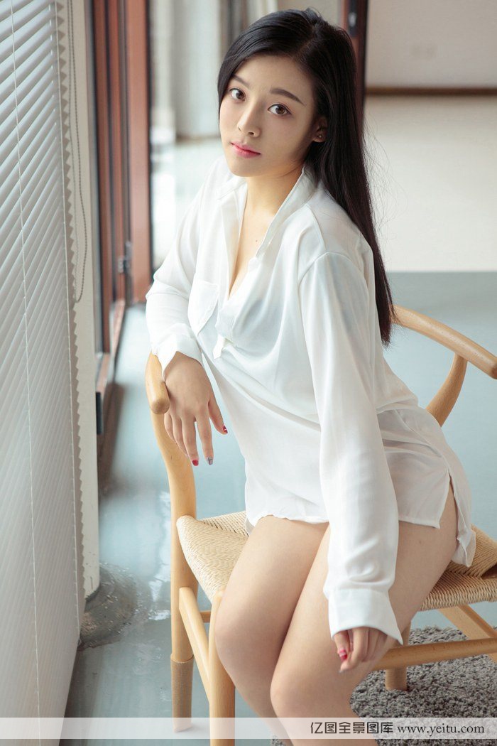 篮球宝贝凌菲篮球背心蕾丝内衣性感写真