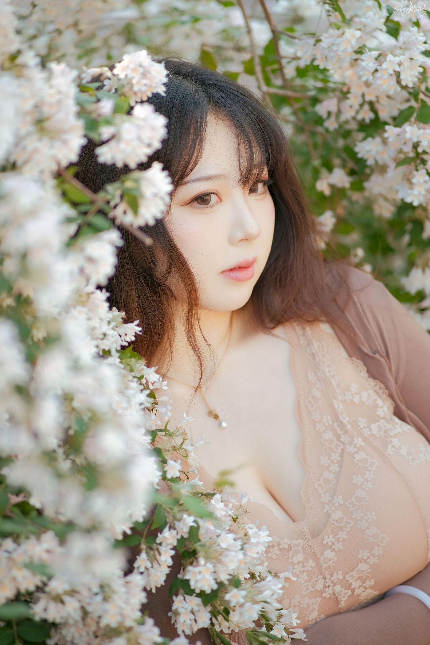 皮皮奶可可爱了啦公园长椅人妻户外写真